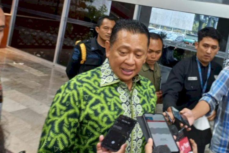 Ingatkan Bahaya Pernikahan Sesama Jenis, Bamsoet: Tak Ada Ayam Jago Kawini Ayam Jago