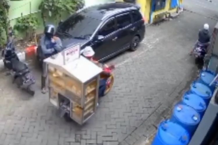 Aksi Heroik Tukang Roti yang Gagalkan Pencurian Sepeda Motor hanya dengan Klakson
