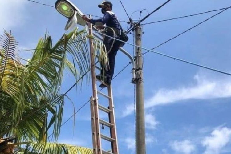 Petugas Pemadaman Lampu Jalan saat Nyepi di Denpasar Sudah Siap!