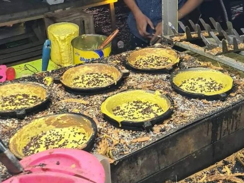 Nikmati Lezatnya Kue Apam Balek Khas Malaysia yang super Empuk, Saingan Martabak nih!