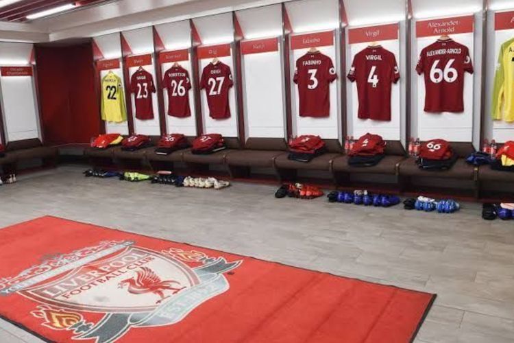 Ada-ada Saja, Reporter Ini Dibanned Premier League karena Selundupkan Pacar ke Ruang Ganti