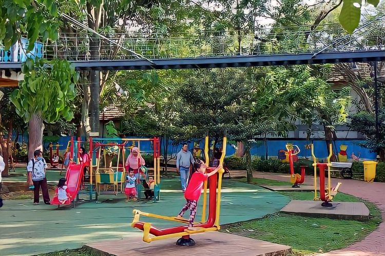Hutan Kota Jombang Tangsel dengan Jembatan Gantung Ikonik, Suasananya Rindang dan Teduh