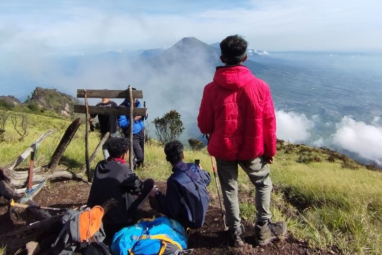 Serunya Mendaki Gunung Sumbing via Batursari Kledung, Penuh Tantangan dan Berbau Mistis