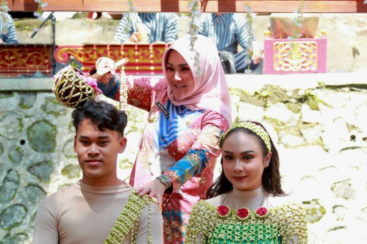 Tradisi Jelang Ramadan di Klaten, Syahdunya Padusan Kirab 21 Kendi Berisi Air Suci