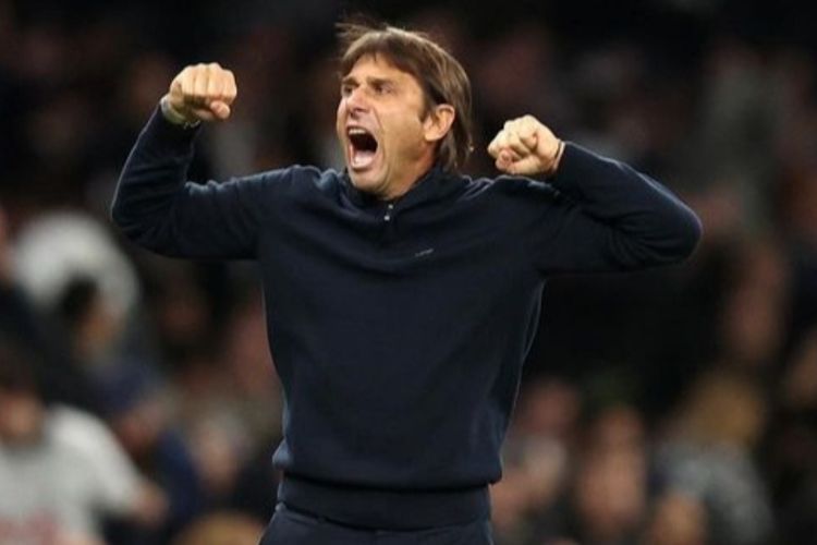 Viral Pelatih Tottenham Hostpur, Antonio Conte Naik Pesawat Ekonomi saat Pulang Kampung