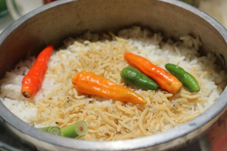 Gak Ribet! Ini Resep Buat Nasi Liwet Pakai Rice Cooker, Cocok untuk Sahur