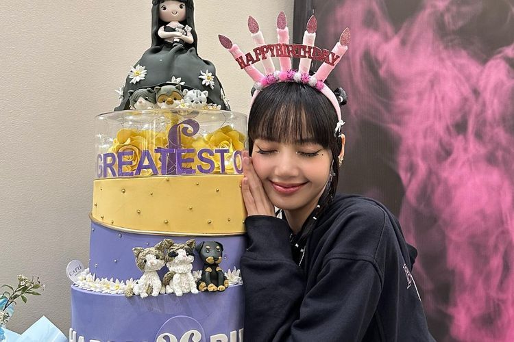 Lisa BLACKPINK Terharu Dapat Kejutan Ulang Tahun saat Konser di Filipina: Crazy Energy!