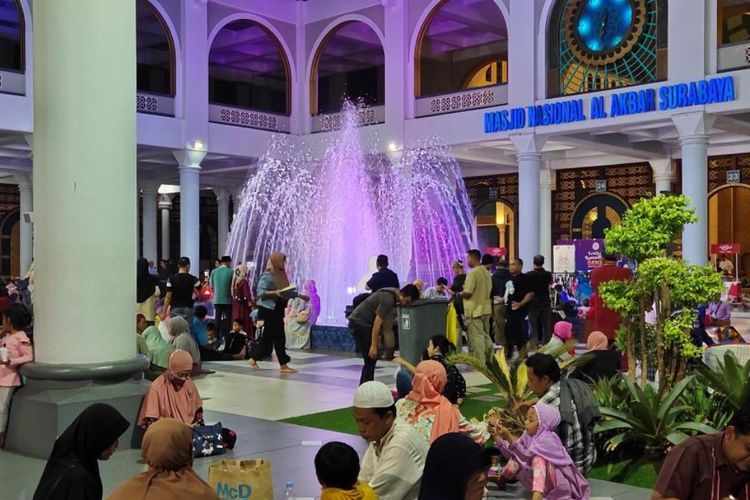 Mengintip Suasana Berbuka di Masjid Nasional Al Akbar Surabaya, Seperti Apa Nih?