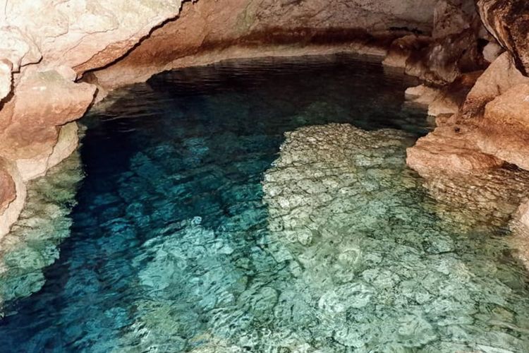 Pesona Gua Kristal di Pulau Timor NTT, Airnya Bening Banget!