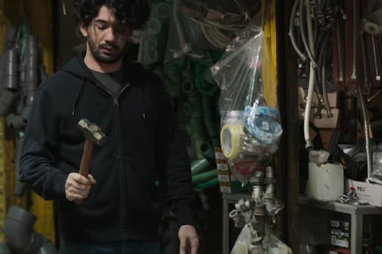  'Berbalas Kejam': Reza Rahadian 'Bertarung' dengan Trauma dan Dendam 