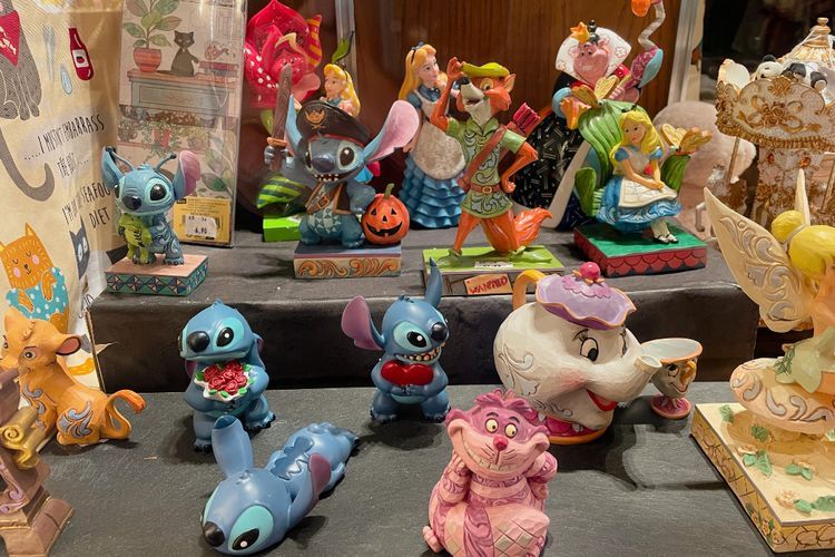 Disneyland Paris, Surganya Miniatur dan Pernak-pernik Tokoh Disney Lucu dan Menggemaskan!