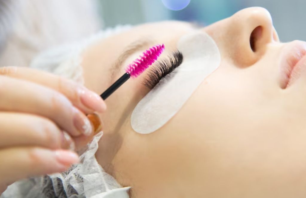 Tren Baru Kecantikan DIY, Falscara Tawarkan Tampilan Bulu Mata Salon Tanpa Ribet