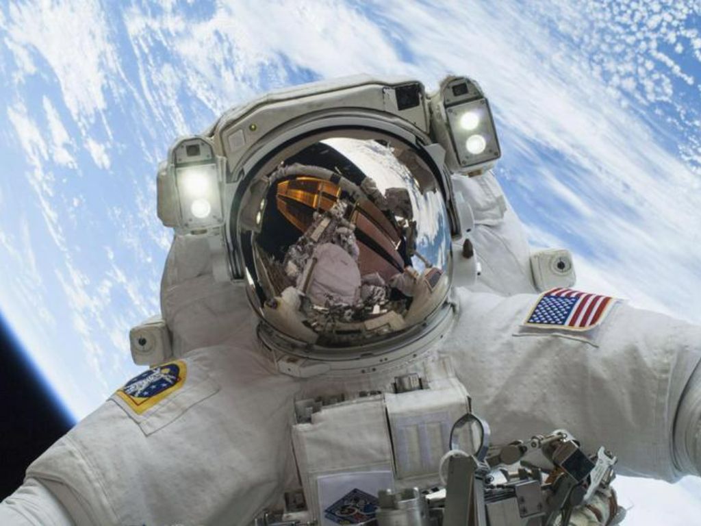 Penasaran Bagaimana Caranya Astronaut Berpuasa di Luar Angkasa? Ini Jawabannya!