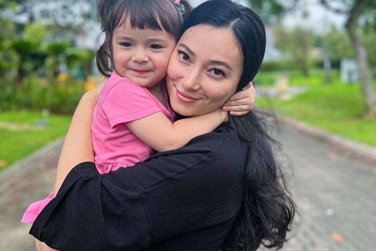 Asmirandah Berbagi Tips agar Anak Bebas Ruam Popok, Bunda Wajib Simak!