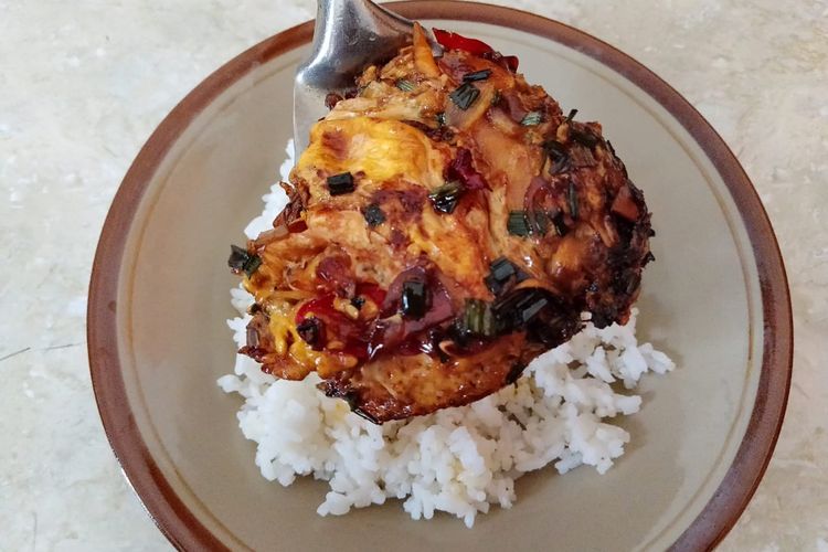 Menu Sahur Praktis di Tanggal Tua, Ini Resep Nasi Telur Kecap Pontianak Enak!