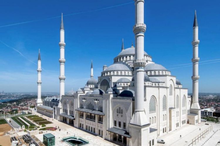 Imam Masjid di Turki Ajak Main Anak Kecil Usai Tarawih, Ternyata Ini Tujuannya