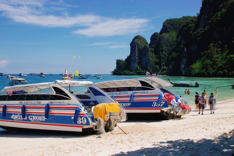 Indahnya Pulau Phi Phi, Destinasi Populer di Thailand yang Jadi Lokasi Syuting 'The Beach'