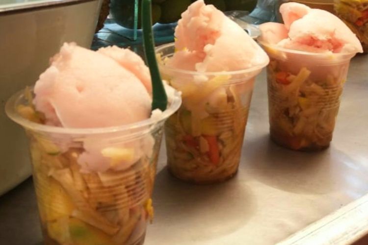 Rujak Es Krim Pinggir Jalan di Jogja Ini Selalu Dicari, Nyegerin Buat Buka Puasa