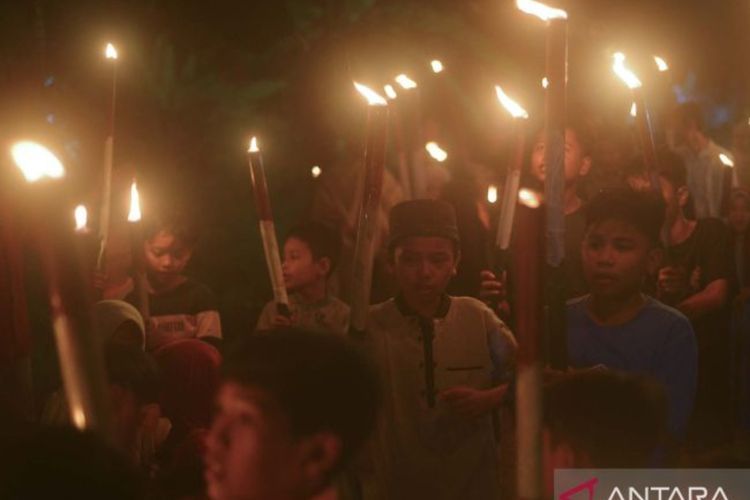 Lafaz Takbiran Idul Fitri Lengkap dengan Latin dan Artinya