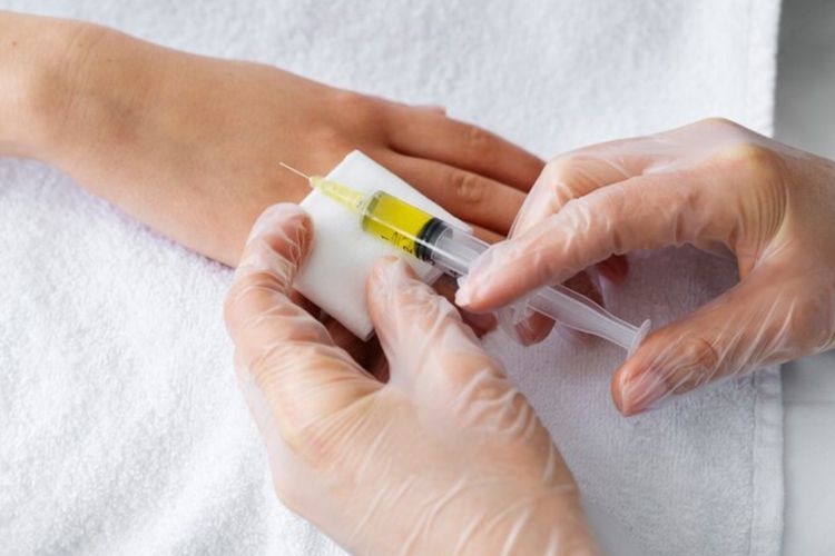 Suntik Vitamin C di Klinik Kecantikan saat Puasa? Dokter Kulit Jelaskan Efeknya