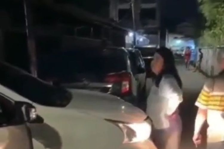 Warga Jakbar Adu Mulut Gara-gara Parkir di Jalan Umum, Pelanggar Dinasehati Petugas