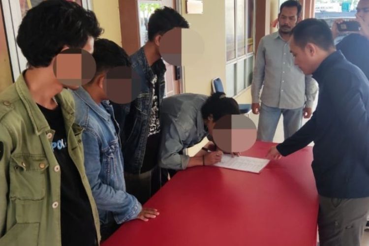 Bakar Foto Presiden Jokowi, 4 Pemuda di Pontianak ini Minta Maaf 