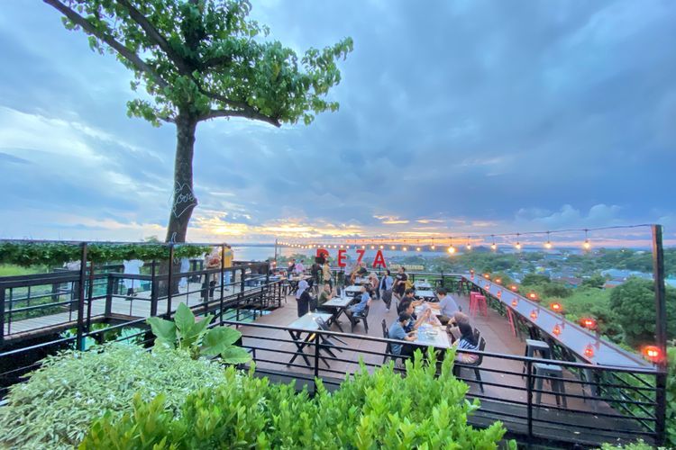 Punya Pemandangan Golden Hour, Resto di Parepare Ini Banjiri Pengunjung Selama Ramadan
