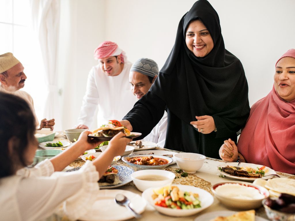 Bolehkah Langsung Makan Berat saat Berbuka Puasa? Ini Saran Dokter