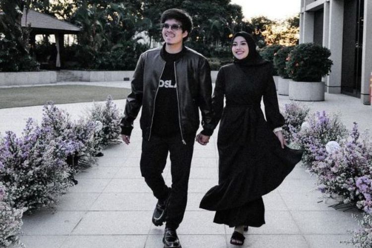 Gaya Romantis Atta Aurel Rayain Anniversary 2 Tahun Pernikahan, Kejutannya Perhiasan Mewah