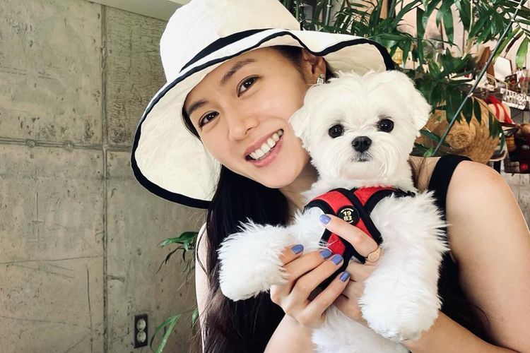 Penampilan Terbaru Son Ye Jin Usai Melahirkan Viral, Pipi Bulat dan Rambut Pendek Disorot