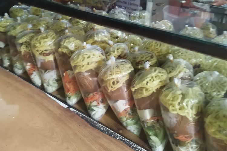 Kesegaran Asinan Bogor Sudi Mampir Ibu HJ Sofy yang Menggugah Selera saat Ramadhan