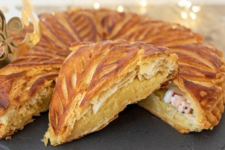 Unik! Galette de Rois, Tradisi Makan Kue Berisi Patung Porselen di Prancis 