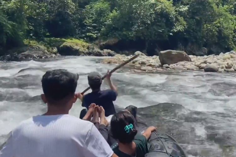 Merasakan Keseruan River Tubing di Sungai Bahorok, Bisa Memicu Adrenalin Kamu!