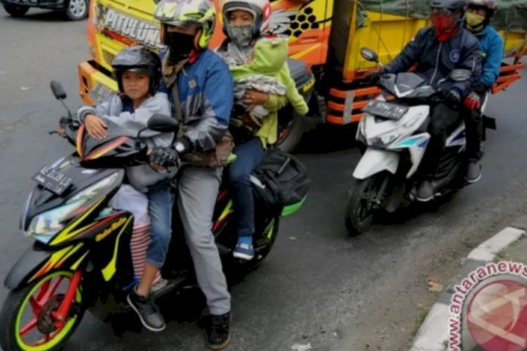 Perhatian! IDAI Larang Orangtua Bawa Bayi Mudik Naik Motor, Emang Kenapa?