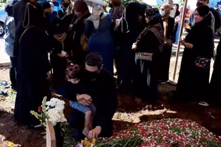 Asmirandah dan Jonas Rivanno Nangis Kenang Sosok Mendiang Papa: Orang yang Kuat