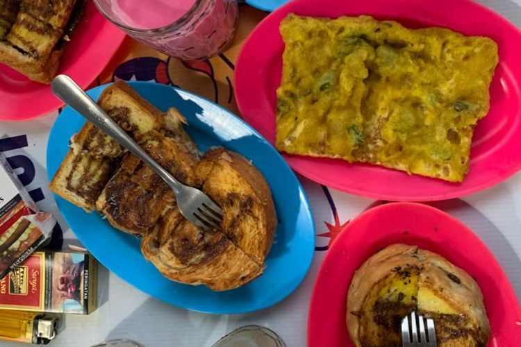 Nikmatnya Roti Bakar Paling Terkenal di Jogja: Roti Bakar di Kedai Om Bob, Rasanya Juara!