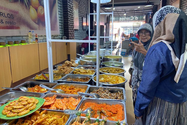 Ringankan Beban Emak-emak, Resto di Parepare Ini Diserbu karena Jual Lauk Pauk Siap Makan