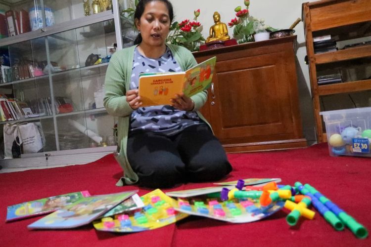 Bantuan Insentif dari Gubernur Ganjar Bikin Pengajar Agama Budha Ini Merasa Diperhatikan
