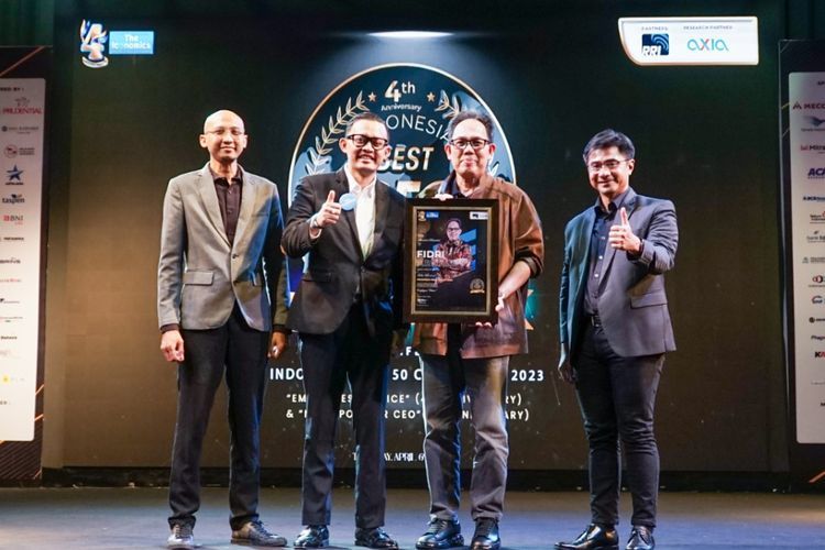 Berhasil Tumbuh Pesat, Pimpinan Bank DKI Raih Indonesia Best 50 CEO Awards 2023  