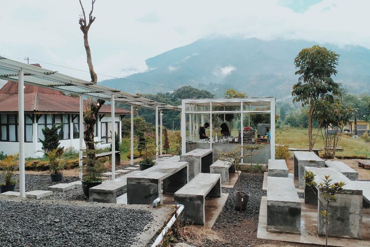 Kaki Bumi Coffee & Eatery, Tempat Ngopi Kekinian dengan View Gunung Sumbing