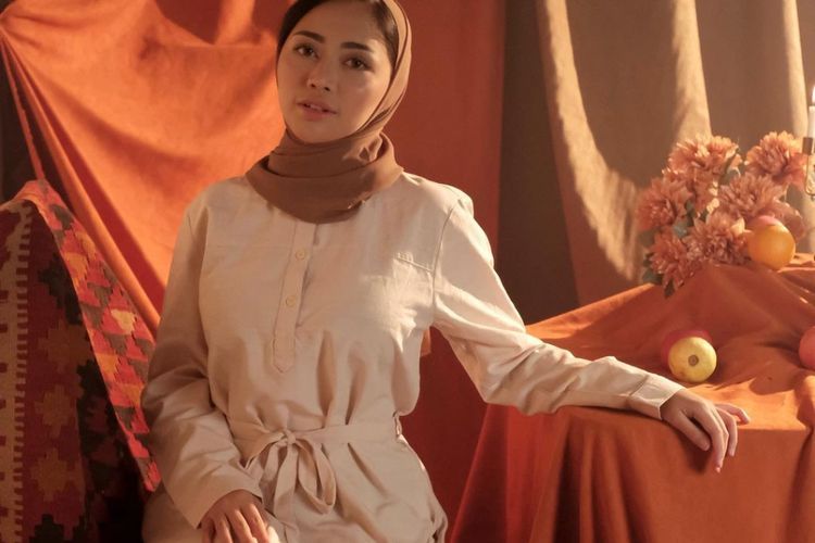 Rachel Vennya Kerudungan Kelihatan Rambut, Disebut Style Pejabat hingga Masha and The Bear