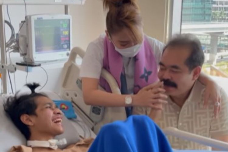 David Semringah Dijenguk Inul Daratista & Suami, Akhirnya Kesampaian Pegang Kumis Om Adam