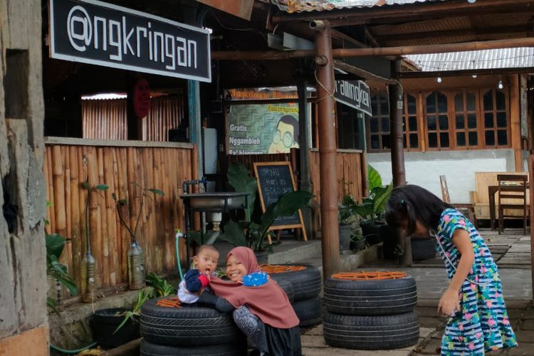 Angkringan Ramingkem Embung Tambakboyo: Warung Makan Legendaris dengan Suasana Sejuk