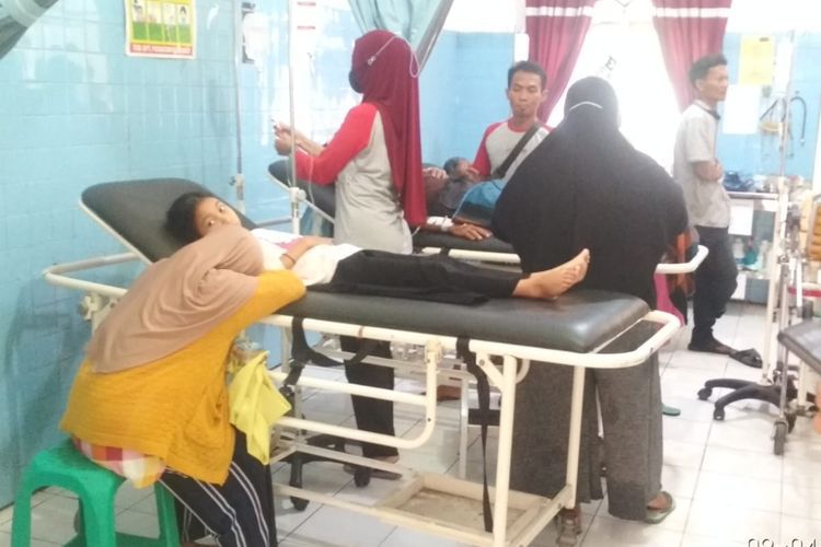 Makan Nasi Kotak Hajatan, 40 Orang Keracunan di Jember, Bumbu Ayam Diduga Penyebabnya