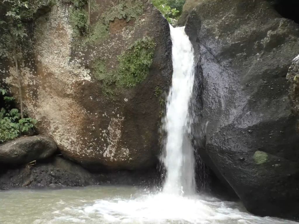 Wisata Keluarga Bandung Barat Curug Air Kejepit, Destinasi Wajib Mudik Lebaran