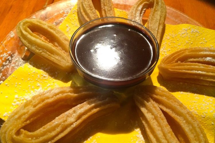 Churros, Jajanan Khas Spanyol yang Mirip Cakwe: Makannya Dicelupin ke Cokelat Panas