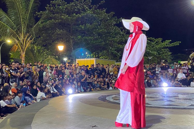 Syahdunya Pasar Ramadan di Pare-Pare, Kamera HP On Terus saat Fashion Show