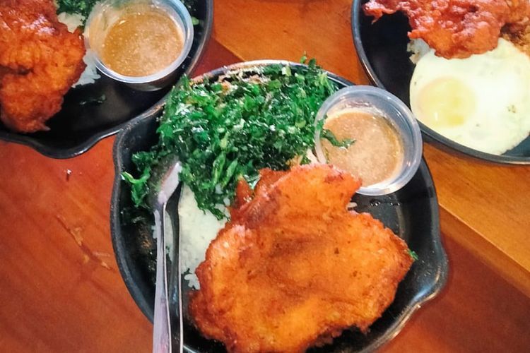 Rock Burger Beri Sensasi Makan Ayam Goreng Jumbo dan Refill Es Teh Sepuasnya di Yogyakarta