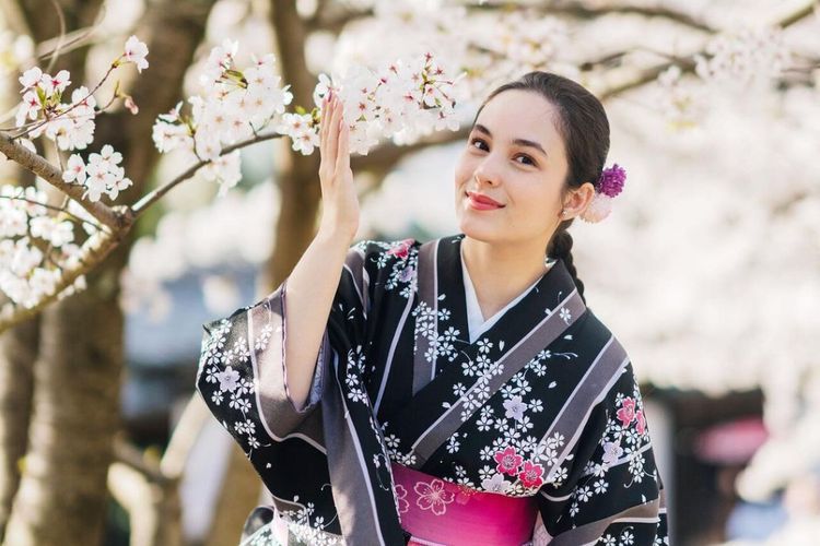 Potret Cantik Chelsea Islan Dibalut Kimono, Disebut The Real Bidadari Salah Planet