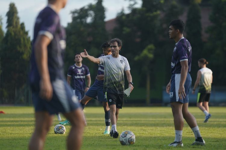 Jelang Persib vs Persikabo, Ini Janji Luis Milla kepada Bobotoh